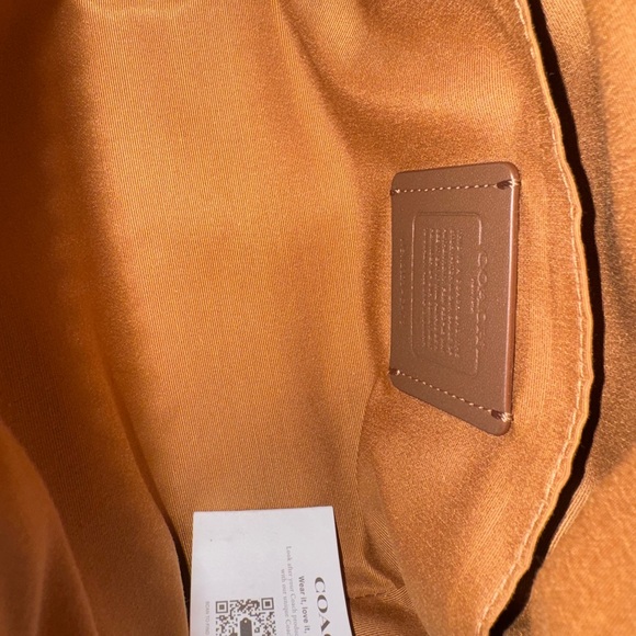 Coach unisex crossbody bag charms and decor strap included excellent condition - Picture 10 of 10